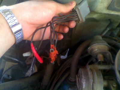 Is this the dizzy wires and is the spout connector missing when someone did some splicing? What do i do