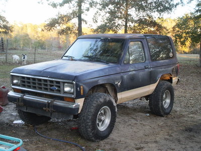 mud rides 035.JPG (318.19 KiB) Viewed 11513 times right after i cut the fenders and put 33's on her