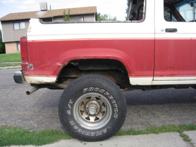 the rear is too high compared to the front but lots of clearance this way those are 31's