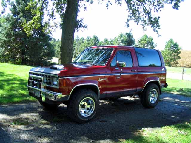 1985 Ford bronco wheel size